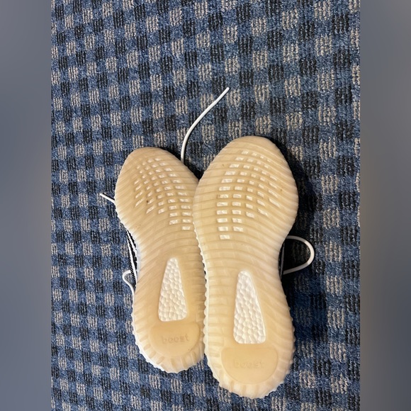 Yeezy 350 V2 Zebras - Picture 4 of 4